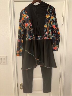 Modest Black Floral Chain Tunic Swimming Set